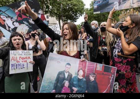 Zigeunerreisende und Roma-Zigeuner protestieren gegen die Polizei, Kriminalität, Verurteilung und Gerichte der britischen Regierung Bill, Whitehall London, Großbritannien Stockfoto