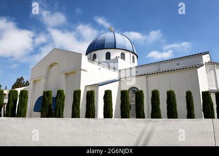 LONG BEACH, KALIFORNIEN - 5. JULI 2021: Die Himmelfahrt der griechisch-orthodoxen Kirche der Seligen Jungfrau Maria. Stockfoto