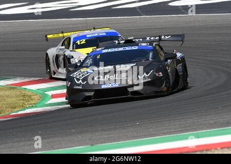 Mugello Circuit, Italien - 2. Juli 2021: Lamborghini Huracan GT3 Evo vom italienischen Team fährt mit Dionisio Ermanno - Varini Alfredo - Barri Giacomo Stockfoto