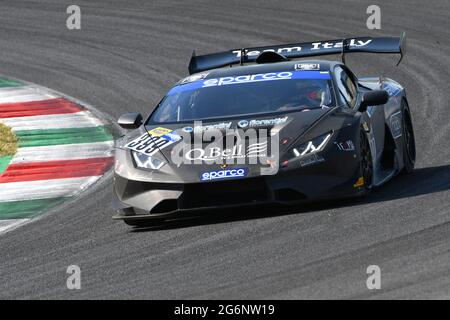 Mugello Circuit, Italien - 2. Juli 2021: Lamborghini Huracan GT3 Evo vom italienischen Team fährt mit Dionisio Ermanno - Varini Alfredo - Barri Giacomo Stockfoto