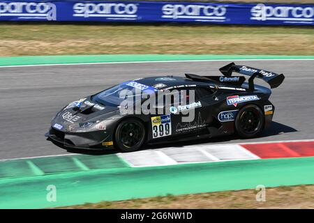 Mugello Circuit, Italien - 2. Juli 2021: Lamborghini Huracan GT3 Evo vom italienischen Team fährt mit Dionisio Ermanno - Varini Alfredo - Barri Giacomo Stockfoto