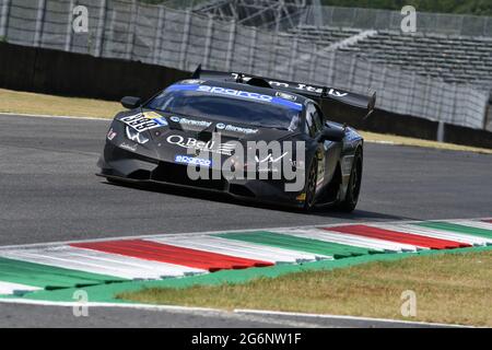 Mugello Circuit, Italien - 2. Juli 2021: Lamborghini Huracan GT3 Evo vom italienischen Team fährt mit Dionisio Ermanno - Varini Alfredo - Barri Giacomo Stockfoto