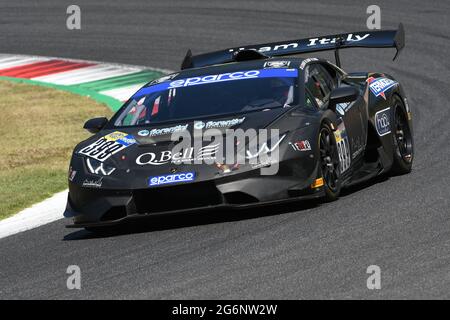 Mugello Circuit, Italien - 2. Juli 2021: Lamborghini Huracan GT3 Evo vom italienischen Team fährt mit Dionisio Ermanno - Varini Alfredo - Barri Giacomo Stockfoto