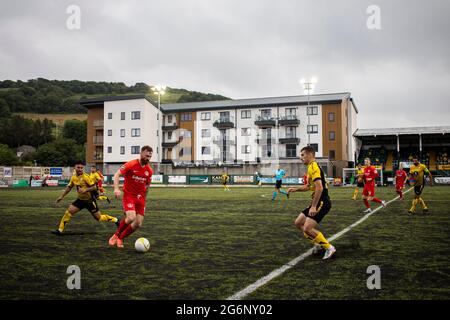 Aberystwyth, Großbritannien. Juli 2021. Craig Curran vom Connahs Quay in Aktion. Connahs Quay gegen FC Alashkert in der ersten Qualifikationsrunde der UEFA Champions League am 7. Juli 2021 in der Park Avenue. Quelle: Lewis Mitchell/Alamy Live News Stockfoto