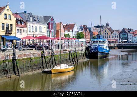 Ebbe im Hafen von Husum Stockfoto