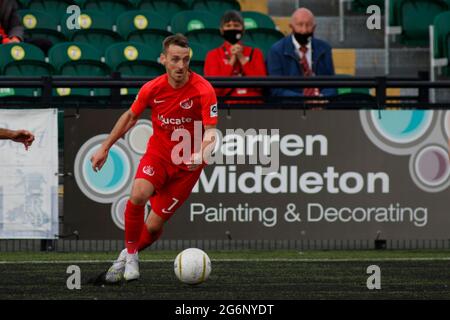 Aberystwyth, Großbritannien. Juli 2021. Jamie Mullan vom Connahs Quay in Aktion. Connahs Quay gegen FC Alashkert in der ersten Qualifikationsrunde der UEFA Champions League am 7. Juli 2021 in der Park Avenue. Quelle: Lewis Mitchell/Alamy Live News Stockfoto