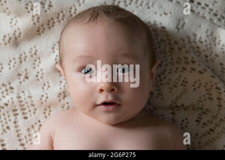 Ein Portrait eines jungen Babys Stockfoto