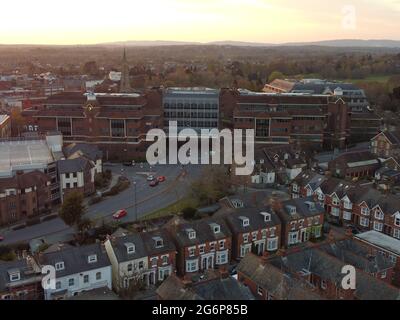 Luftaufnahme des Zentrums von Horsham, mit Blick auf das Royal Sun Alliance Building. Stockfoto