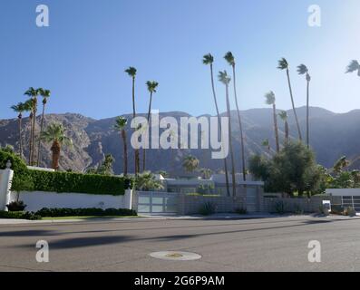 Palm Springs, California, USA 24.. Juni 2021 Eine allgemeine Sicht auf die Atmosphäre von George Naders früherem Haus/Haus in 893 Cam Sur und den Ort der freundlichen Morde am 24. Juni 2021 in Palm Springs, Kalifornien, USA. Foto von Barry King/Alamy Stockfoto Stockfoto