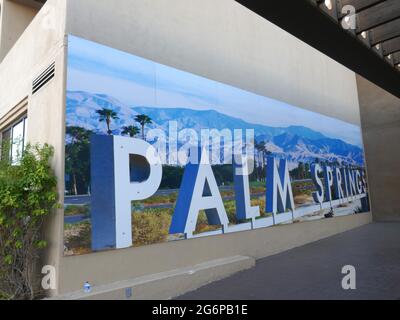 Palm Springs, Kalifornien, USA 24. Juni 2021 EINE allgemeine Sicht auf die Atmosphäre des Art Mural am Palm Canyon Drive am 24. Juni 2021 in Palm Springs, Kalifornien, USA. Foto von Barry King/Alamy Stockfoto Stockfoto