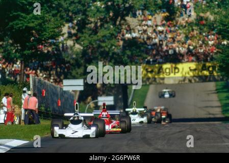 Carlos Reutemann (7), Motor Racing Developments, Brabham BT44, Ford Cosworth, Clay Regazzoni (11), Ferrari SPA SEFAC, Ferrari 312 B3-74, Ferrari, Aktion während der Formel-1-Weltmeisterschaft 1974, großer Preis von Italien, am 8. September 1974 auf der Monza-Rennstrecke in Monza, Italien - Foto DPPI Stockfoto