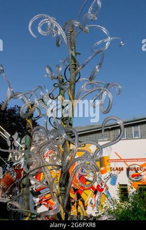 Kunst Skulptur außen Glas Museum Novotny Novy Bor Tschechische Republik Stockfoto