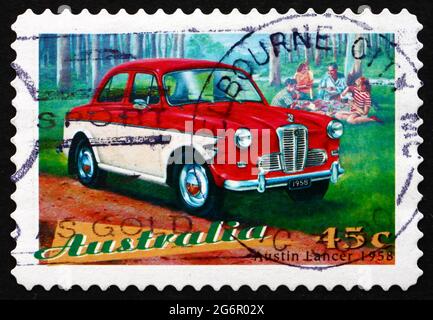 Australien - CIRCA 1997: eine Briefmarke gedruckt in Australien zeigt Austin Lancer, Oldtimer von 1958, ca. 1997 Stockfoto