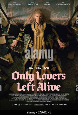 Only Lovers Left Alive (2013) unter der Regie von Jim Jarmusch mit Tilda Swinton, Tom Hiddleston, Mia Wasikowska und Anton Yelchin. Ein deprimierter Vampir-Reifen des Lebens vereint sich mit seinem langjährigen Vampir-Liebhaber, komplett mit einem meisterhaften Einsatz von Locations und Musik. Stockfoto