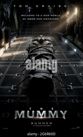 The Mummy (2017) unter der Regie von Alex Kurtzman mit Tom Cruise, Sofia Boutella, Annabelle Wallis und Russell Crowe. Die Mumie-Franchise bekommt einen Neustart, wenn eine alte ägyptische Prinzessin aus ihrer Krypta unter der Wüste erwacht. Stockfoto