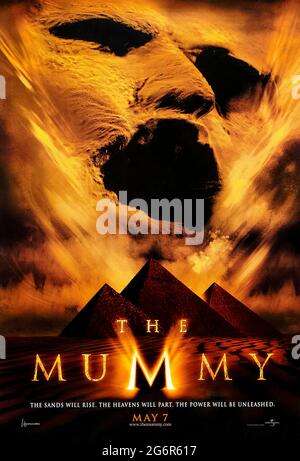 The Mummy (1999) von Stephen Sommers mit Brendan Fraser, Rachel Weisz und John Hannah. Blockbuster-Remake des Films von 1932, in dem die mumifizierte Leiche eines ägyptischen Priesters, Imhotep, versehentlich wieder zum Leben erweckt wird. Foto eines Original-Posters aus dem Jahr 1999 in den USA ***NUR ZUR REDAKTIONELLEN VERWENDUNG***. Quelle: BFA / Universal Pictures Stockfoto