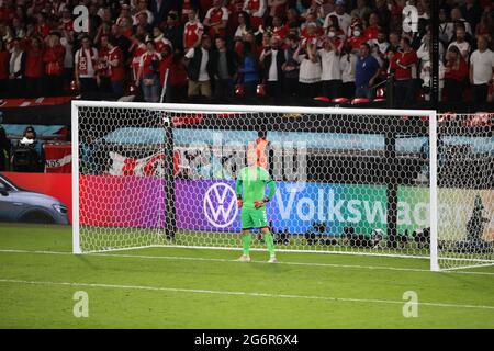 London, Großbritannien. Juli 2021. Kasper Schmeichel (D) beim Halbfinale der UEFA EURO 2020 in England gegen Dänemark am 7. Juli 2021 im Wembley Stadium, London, Großbritannien. Kredit: Paul Marriott/Alamy Live Nachrichten Stockfoto