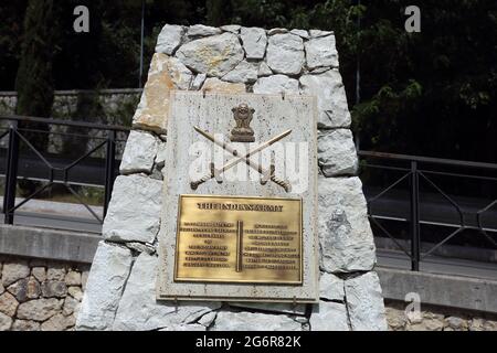 Cassino, Italien, 7. Juli 2021. Bürgermeister Enzo Salera und Generalkommandant Manoj Mukund Naravane weihen einen Gedenkstein zu Ehren der im Zweiten Weltkrieg gefallenen Inder ein Stockfoto