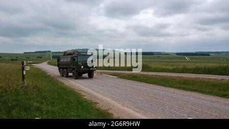 Eine britische Armee Steyr-Daimler-Puch - BAE Systems Pinzgauer hochmobiles 6x6 6WD 6-Rad-Allradantrieb Allradantrieb auf Manövern Salisbury Plain Stockfoto