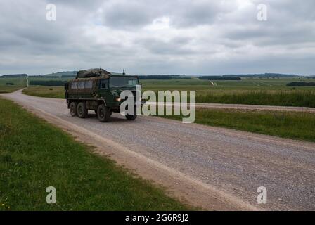 Eine britische Armee Steyr-Daimler-Puch - BAE Systems Pinzgauer hochmobiles 6x6 6WD 6-Rad-Allradantrieb Allradantrieb auf Manövern Salisbury Plain Stockfoto