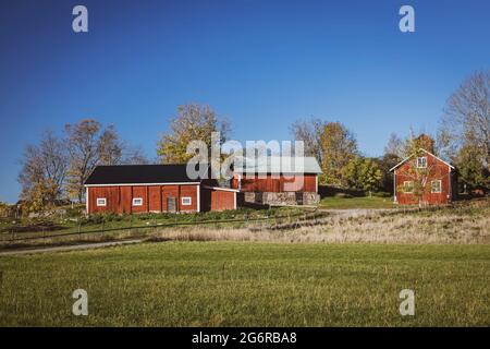 Traditioneller Bauernhof in Ostergotland, Schweden. Stockfoto