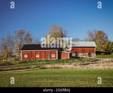 Traditioneller Bauernhof in Ostergotland, Schweden. Stockfoto