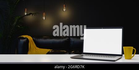 Modell eines Laptops auf einem leeren Tisch mit einem dunklen und eleganten Raum dahinter. Konzept von Arbeit und Bildung zu Hause, im Büro und am Arbeitsplatz. 3d-Rendering Stockfoto