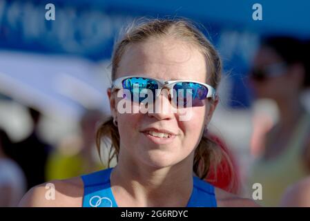 Dnepropetrovsk, Ukraine - 24. Mai 2014: Yuliya Yelistratova aus der Ukraine führt im ETU Sprint Triathlon European Cup Stockfoto