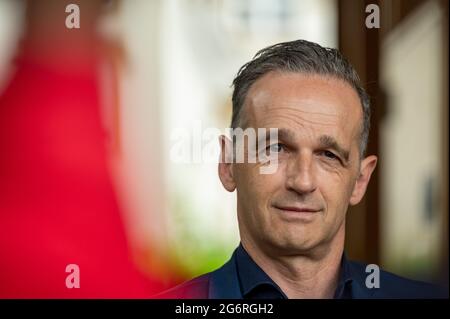 Schengen, Luxemburg. Juli 2021. Bundesaußenminister Heiko Maas (SPD) spricht auf der Terrasse des Schengen-Museums in Luxemburg mit den Medien. Quelle: Harald Tittel/dpa/Alamy Live News Stockfoto