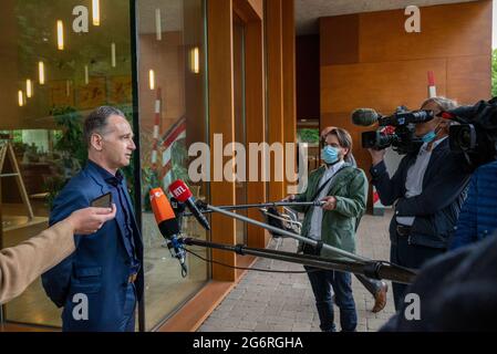 Schengen, Luxemburg. Juli 2021. Bundesaußenminister Heiko Maas (SPD) spricht auf der Terrasse des Schengen-Museums in Luxemburg mit den Medien. Quelle: Harald Tittel/dpa/Alamy Live News Stockfoto