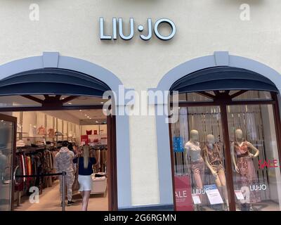 Roermond, Niederlande - 1. Juli. 2021: Blick auf die Ladenfassade mit Logo-Schriftzug des modelabels liu jo Stockfoto