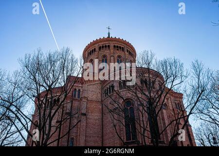 Die St. Thomas Evangelische Kirche (Thomaskirche) ist eine evangelische Kirche, die von Friedrich Adler entworfen wurde und 1865-1869 in Kreuzberg, Berlin, erbaut wurde Stockfoto