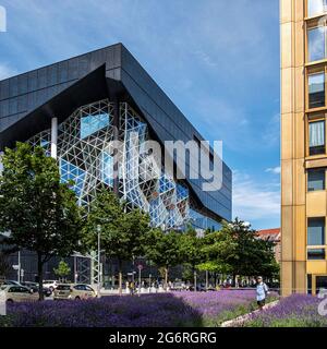 Axel Springer Neubau. Neues Hochhaus der Oma Architekten Rem Koolhaas & Chris van Duijn, Zimmerstraße 50, Berlin, Deutschland. Moderne Architektur Stockfoto