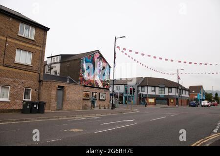 Geisha Mural Art von Dan Kitchener an der Ecke Northumberland Street und Shankill Road, Belfast 2021 Stockfoto