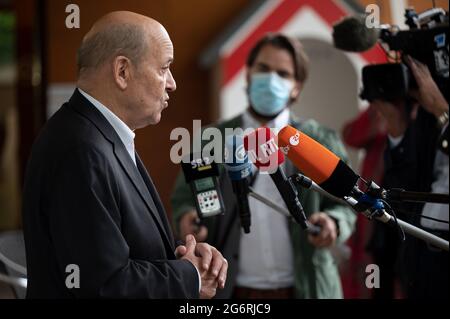 Schengen, Luxemburg. Juli 2021. Jean-Yves Le Drian, Außenminister Frankreichs, spricht im Schengen-Museum vor den Medien. Quelle: Harald Tittel/dpa/Alamy Live News Stockfoto