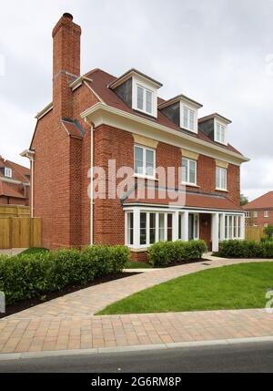 Neu fertiggestellte Luxushäuser in der Trent Park-Entwicklung von Berkeley Home in Enfield, im Norden von London, Großbritannien. Häuser hier sind zu Preisen von bis zu £2m (2021) Stockfoto