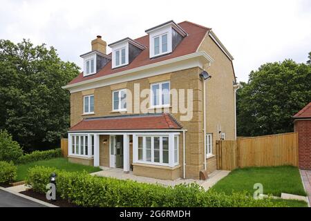 Neu fertiggestellte Luxushäuser in der Trent Park-Entwicklung von Berkeley Home in Enfield, im Norden von London, Großbritannien. Häuser hier sind zu Preisen von bis zu £2m (2021) Stockfoto