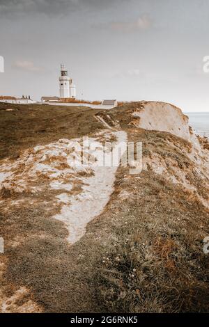 Der Leuchtturm von St. Catherine, Niton Isle of wight mit Blick auf die Klippen im Herbst Stockfoto