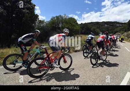 Der Amerikaner Neilson Powless von EF Education - Nippo 2021 und der Belgier Edward Theuns von Trek-Segafredo in Aktion während der Etappe 12 der 108. Ausgabe Stockfoto