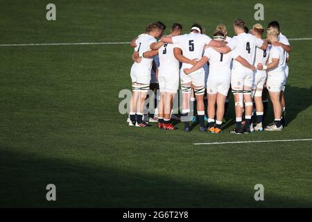 Cardiff, Großbritannien. Juli 2021. England U20 Spieler huddle. 2021 Six Nations U20 Championship round 4, Wales V England at the BT Sport Cardiff Arms Park in Cardiff, South Wales on Mittwoch 7 July 2021. PIC by Andrew Orchard/Andrew Orchard Sports Photography/Alamy Live News Credit: Andrew Orchard Sports Photography/Alamy Live News Stockfoto