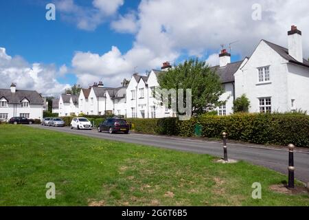 Traditionelle Arbeiterhäuser aus dem frühen 20. Jahrhundert Häuser Wohngenossenschaft in Rhiwbina Garden Village Cardiff Wales Großbritannien KATHY DEWITT Stockfoto