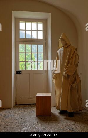 ST-PIERRE DE CHARTREUSE, FRANKREICH, 6. Juni 2021 : in einer Mönchszelle im Kloster Grande Chartreuse. Stockfoto