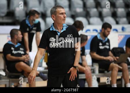 Zadar, Kroatien . November 2020. Ferraro Hernan (Cheftrainer Argentinien) während des freundlichen Volleyballspiels zwischen Kroatien und Argentinien - Kresimir Cosic Hall in Zadar, Kroatien Credit: SPP Sport Press Foto. /Alamy Live News Stockfoto