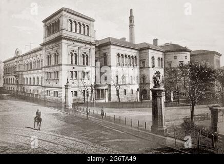 Ein Blick aus dem späten 19. Jahrhundert auf die „neuen“ Universitätsgebäude in Edinburgh, Schottland. Das 1878 vom Architekten R. Rowland Anderson entworfene Gebäude hatte Fakultäten für Medizin, Kunst, Recht und Theologie sowie Hörsäle, Theater und Museen. Stockfoto