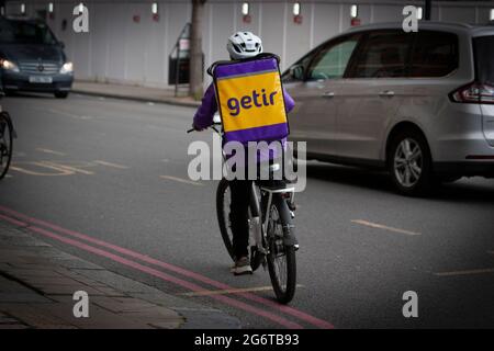 E-Bike-Fahrer des App-basierten Getir Start-up-Lebensmittelzulieferers, in London Stockfoto