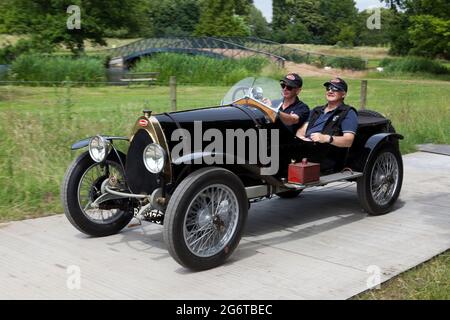 Auf der London Classic Car Show 2021 wird ein schwarzer, 1924-Jahre-Wagen von Brescia gezeigt Stockfoto