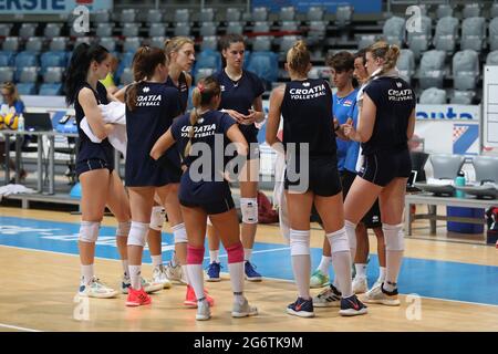 Zadar, Kroatien . November 2020. Kroatische Mannschaft Auszeit während des freundlichen Volleyballspiels zwischen Kroatien und Argentinien - Kresimir Cosic Hall in Zadar, Kroatien Credit: SPP Sport Press Foto. /Alamy Live News Stockfoto