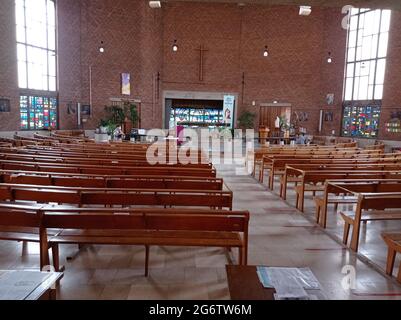 Intérieur de l'Eglise catholique Saint Quentin de Bouchain, Département du Nord, région Hauts de France, Frankreich Stockfoto