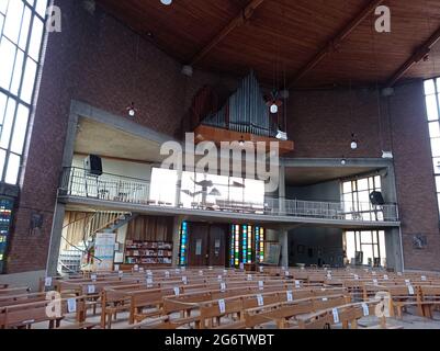 Intérieur de l'Eglise catholique Saint Quentin de Bouchain, Département du Nord, région Hauts de France, Frankreich Stockfoto