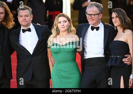 Cannes, Frankreich. Juli 2021. CANNES, FRANKREICH. 8. Juli 2021: Matt Damon, Abigail Breslin, Regisseur Tom McCarthy & Camille Cottin bei der Stillwater-Premiere beim 74. Festival de Cannes. Bildquelle: Paul Smith/Alamy Live News Stockfoto